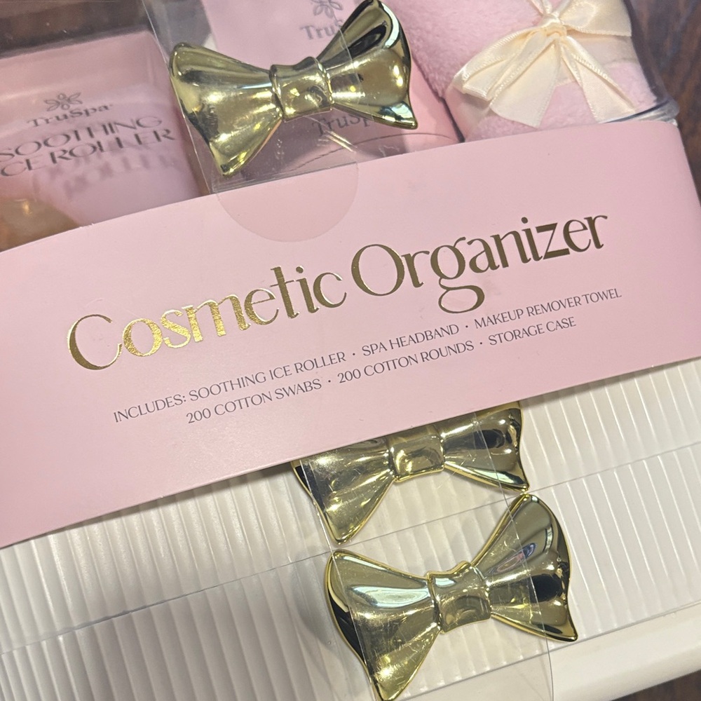 Pink Cosmetic Organizer Case with Gold Bow Accents - perfect Mothers Day Gift - Picture 13 of 13